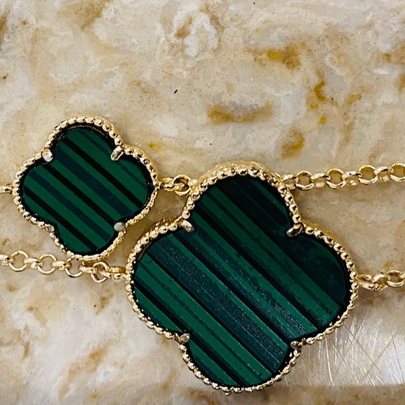 Green and Gold Four Lead Clover Necklace - Picture 3 of 9